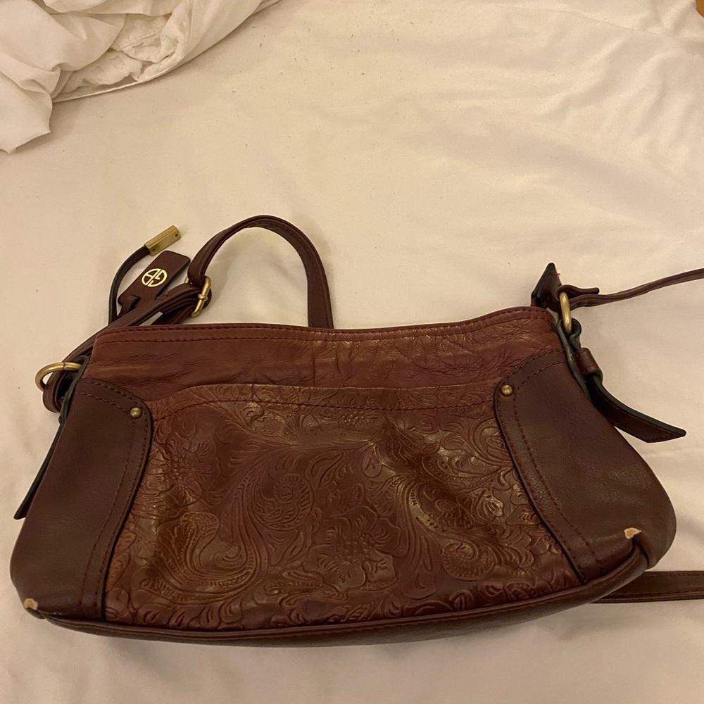Preloved Giani Bernini maroon leather purse. Beautiful purse.